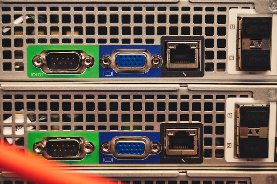 Arquitectura spine-leaf de datacenter LATAM con switches Arista 7060CX en capa spine y módulos QSFP28 100G EON en cada puerto
